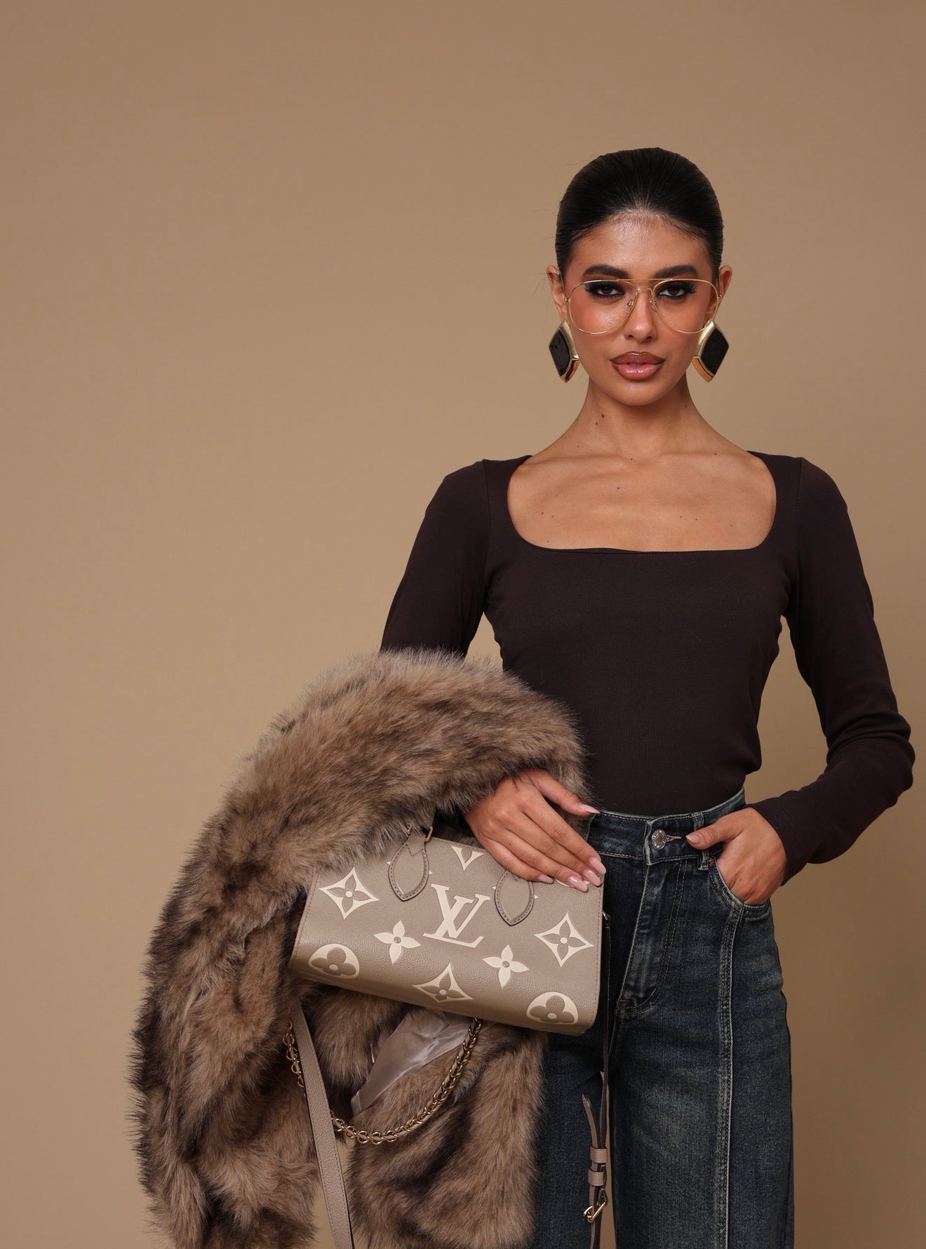 MAGLIA SCOLLO QUADRATO SMASH MARRONE BY MARZIA MANGO STUDIO