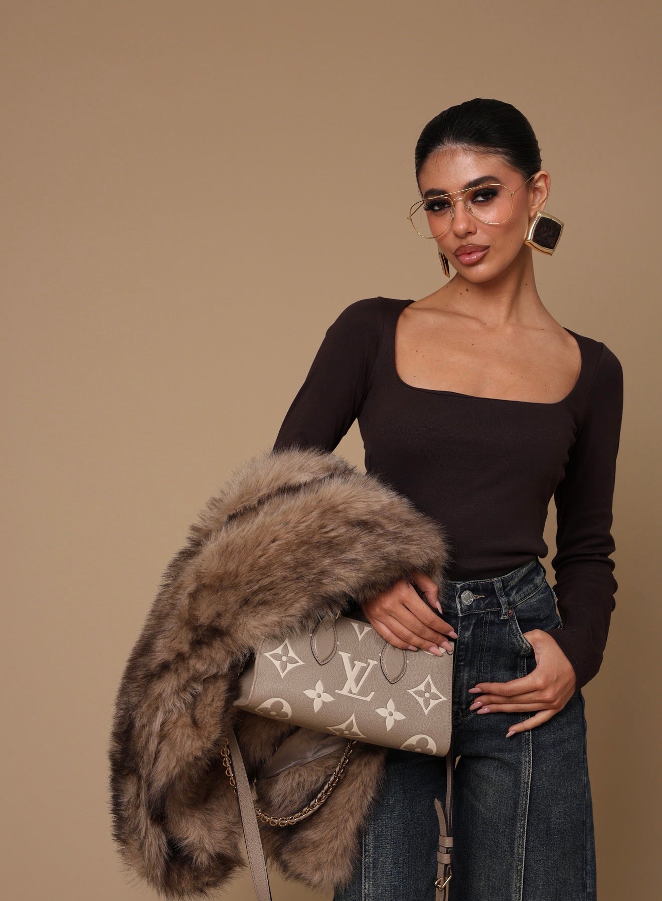 MAGLIA SCOLLO QUADRATO SMASH MARRONE BY MARZIA MANGO STUDIO