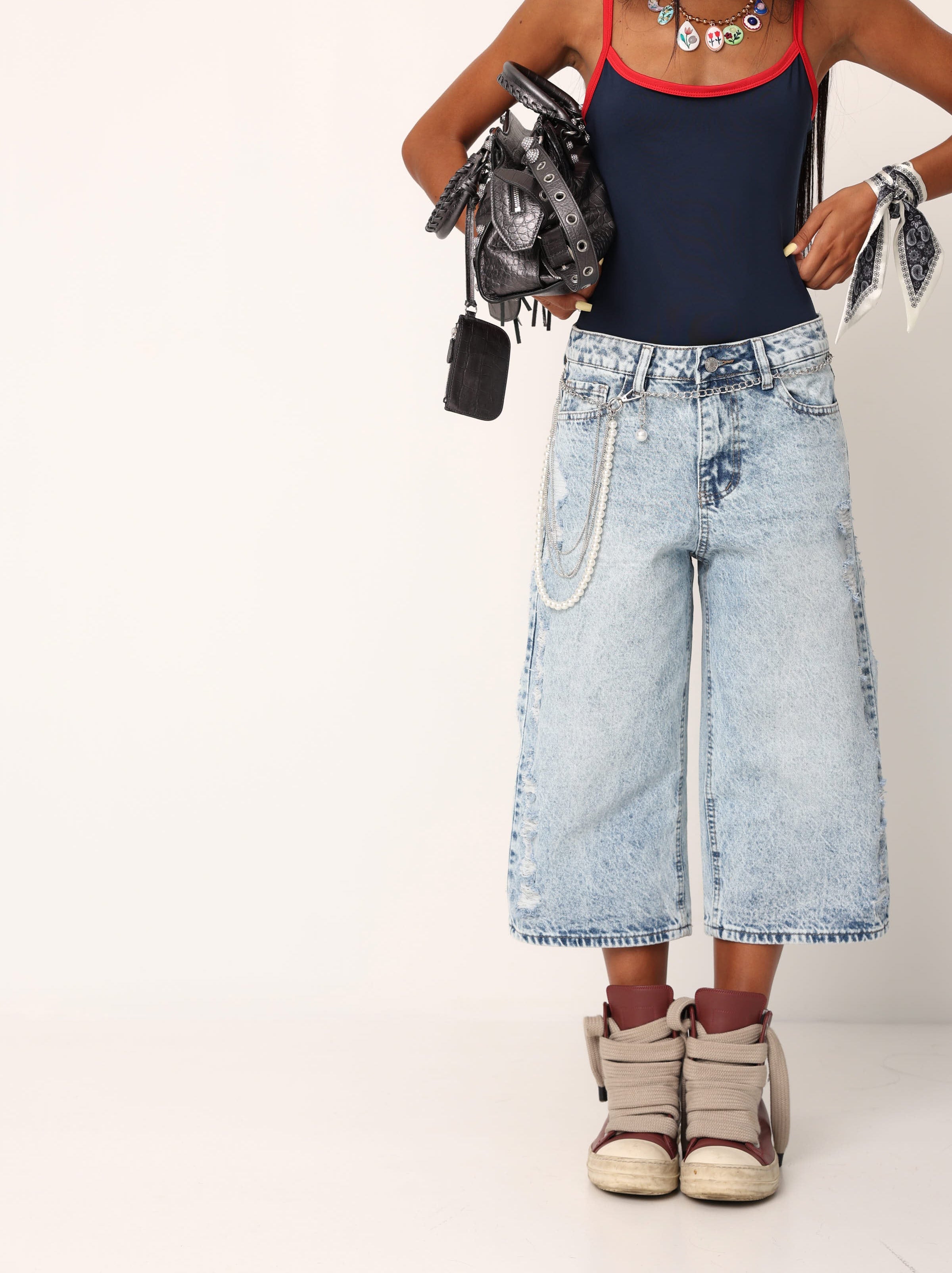 BERMUDA STRAPPI LAULIA DENIM CHIARO + FOULARD E CATENA