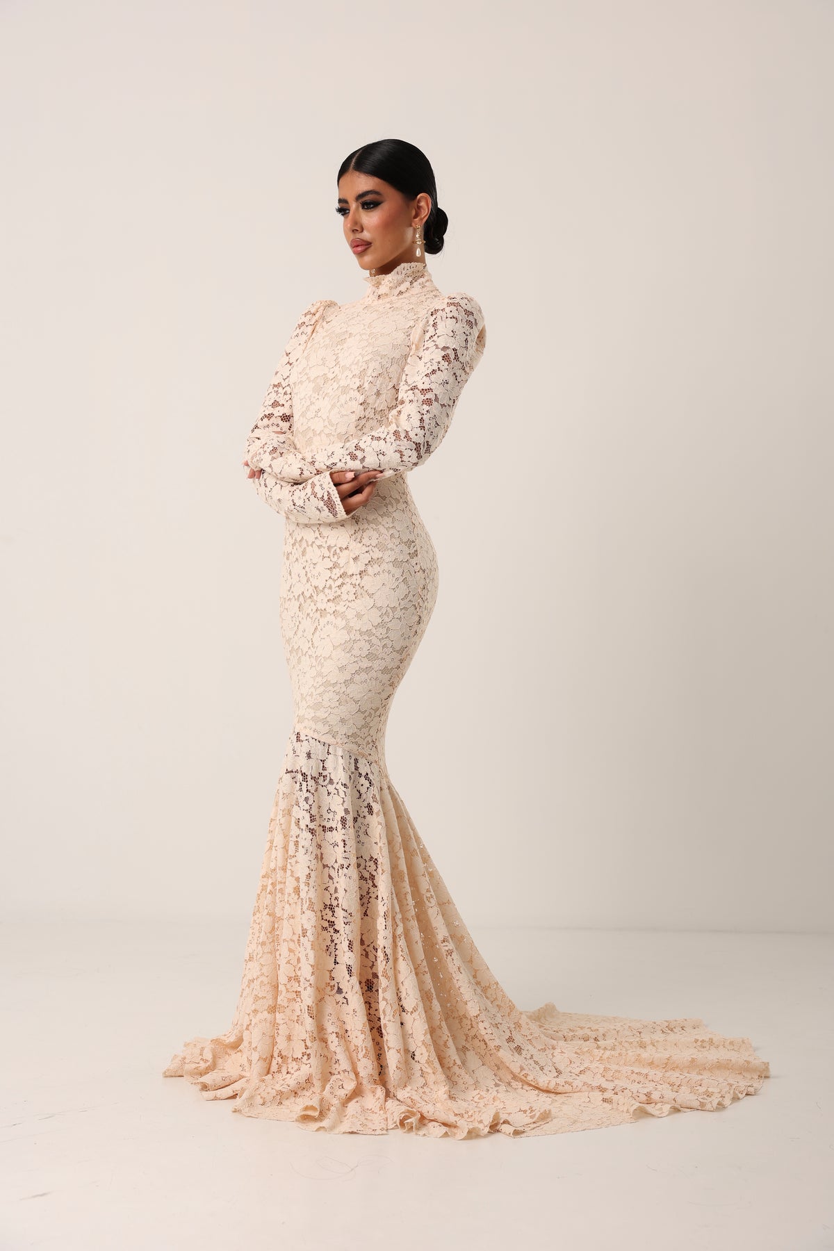 CREAM LACE WEDDING DRESS BY MARZIA MANGO