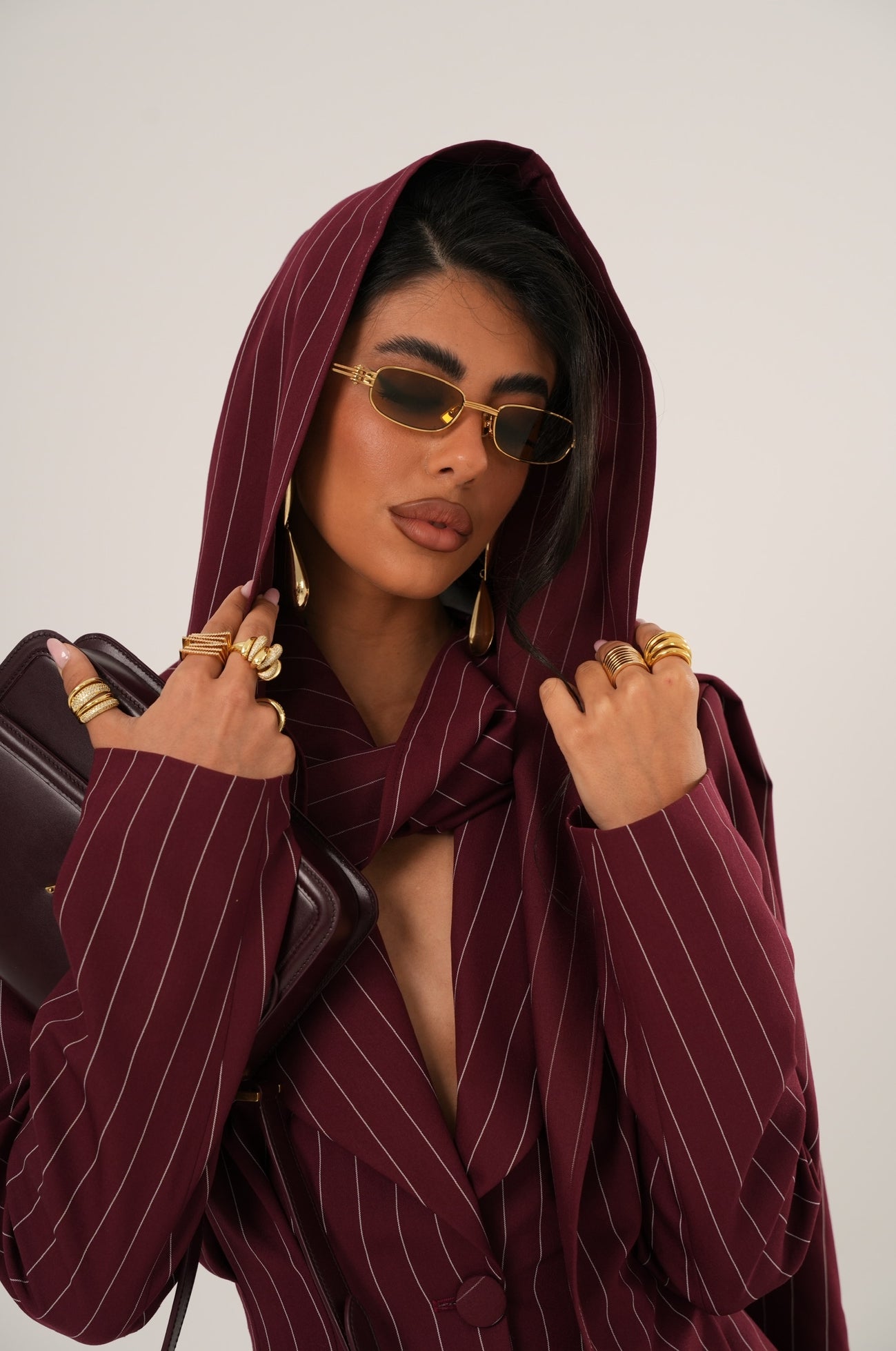 Copricapo gessato bordeaux