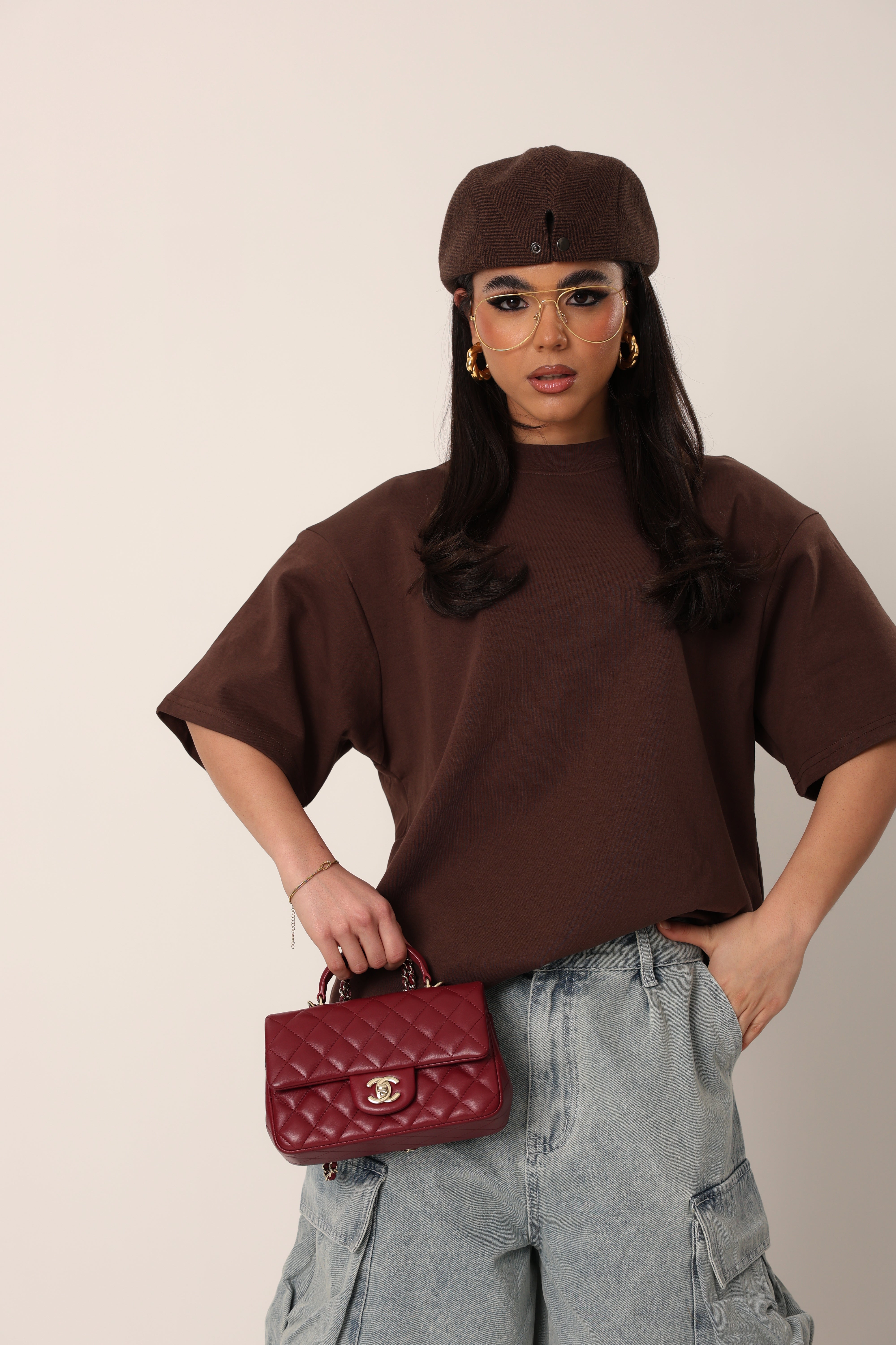 T-SHIRT SPALLINE JENNER MARRONE