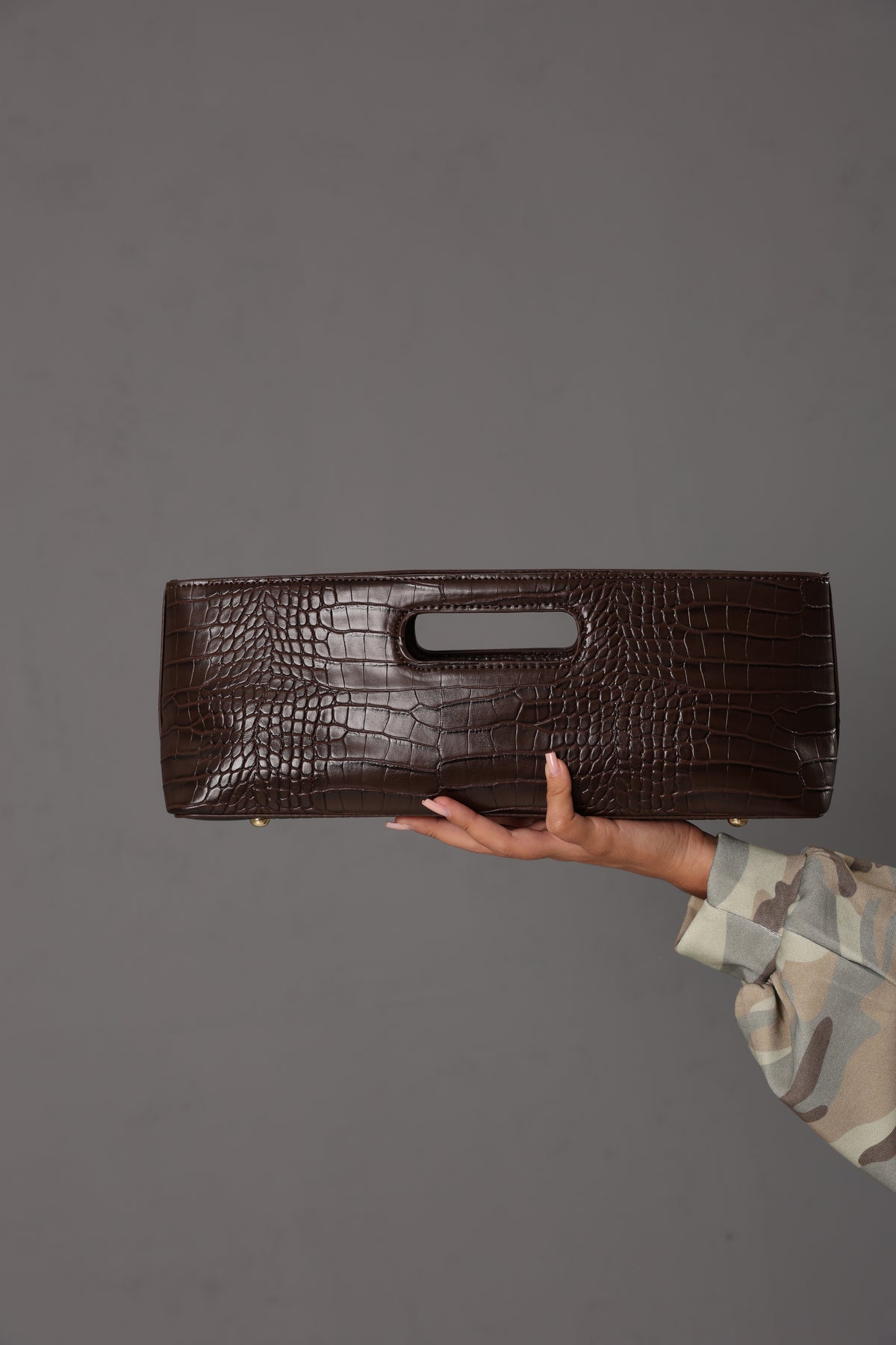 CLUTCH COCCODRILLO RHONDA MARRONE