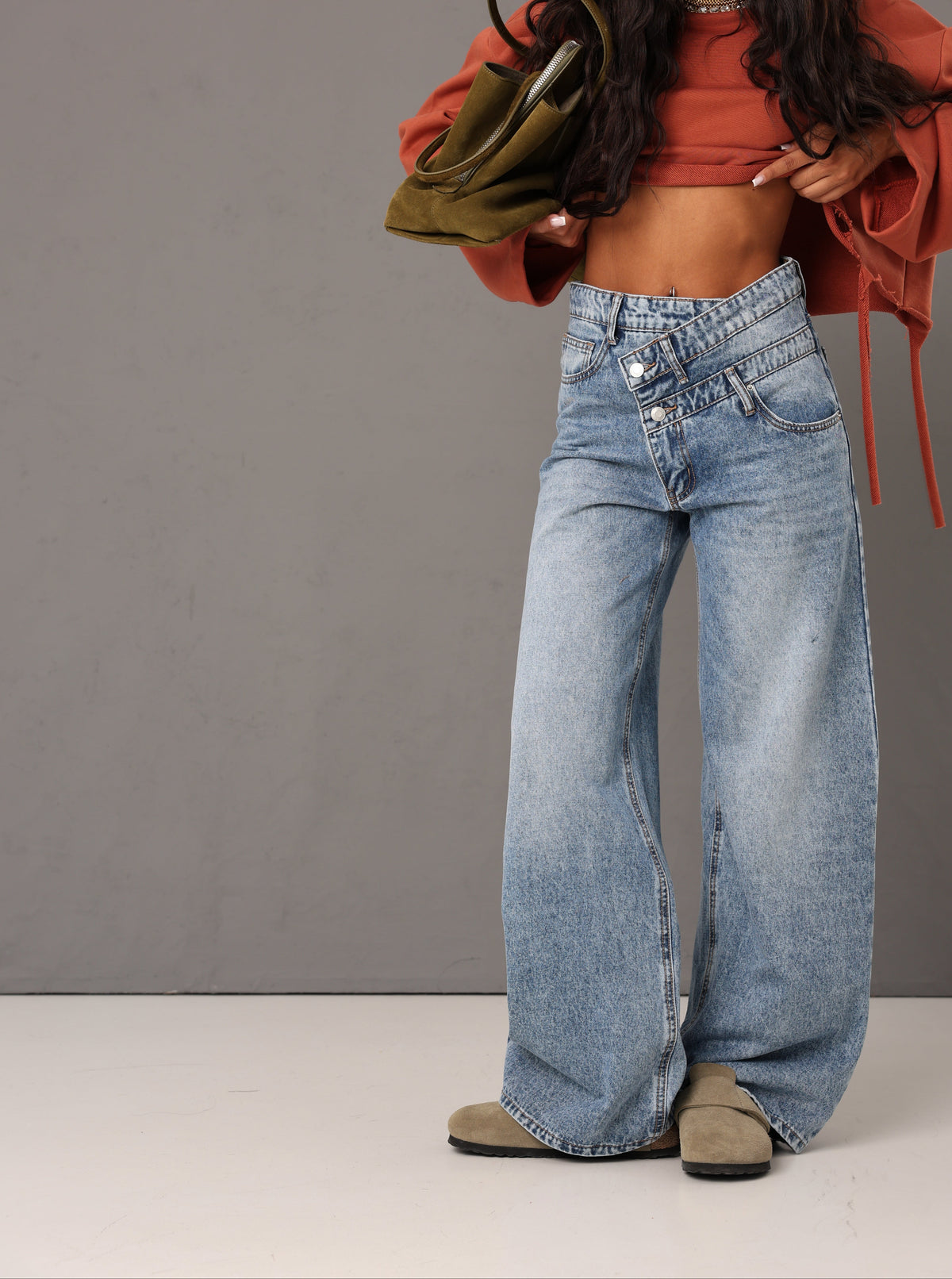 JEANS CHIUSURA TRASVERSALE KUMA DENIM CHIARO