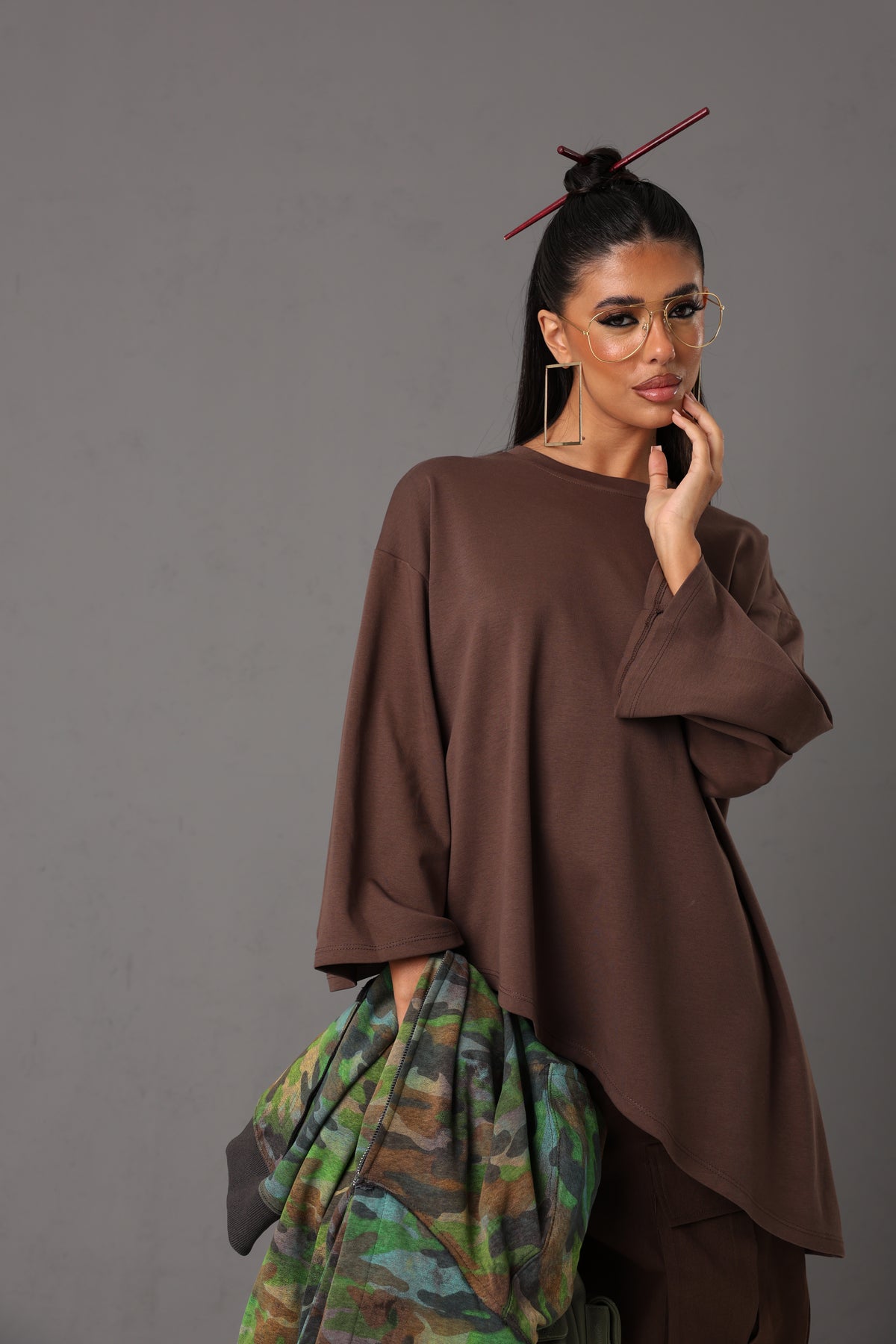 MAGLIA ASIMMETRICA KAYLA MARRONE