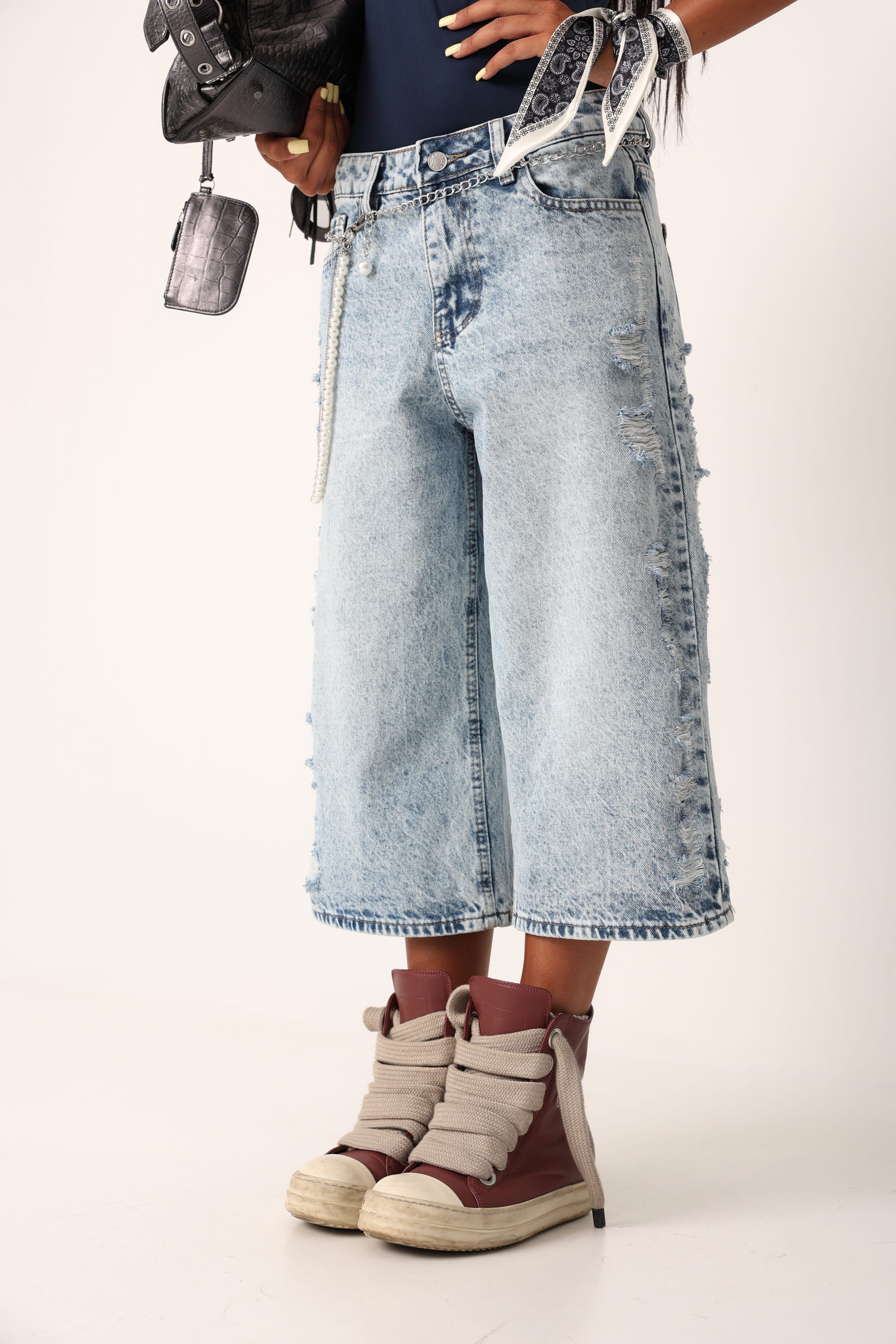 BERMUDA STRAPPI LAULIA DENIM CHIARO + FOULARD E CATENA