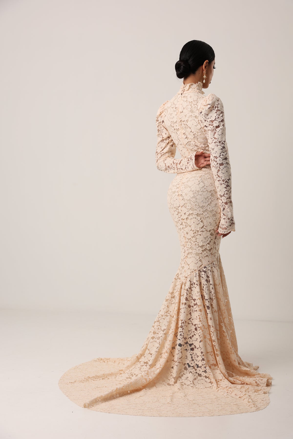 CREAM LACE WEDDING DRESS BY MARZIA MANGO