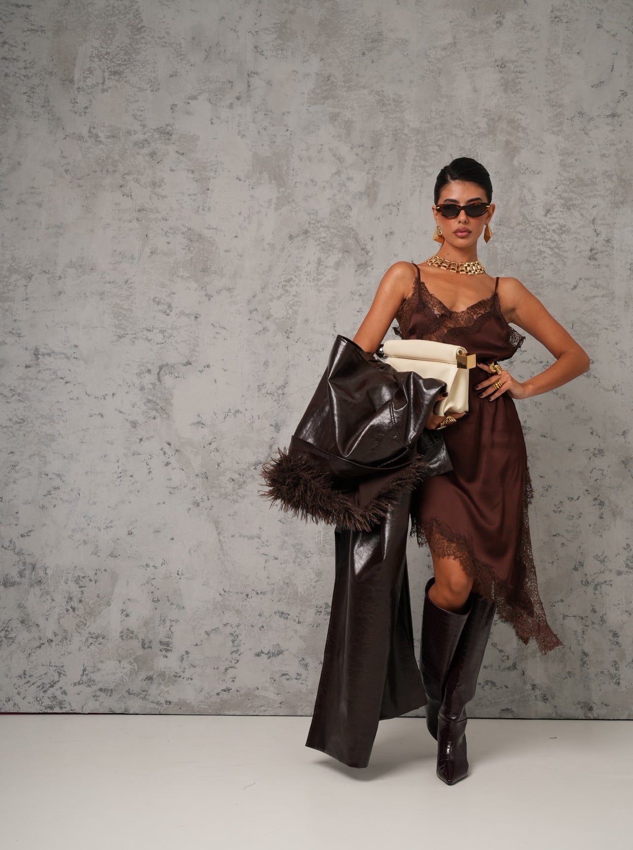 Vestito satin Tezzy marrone by Lumina
