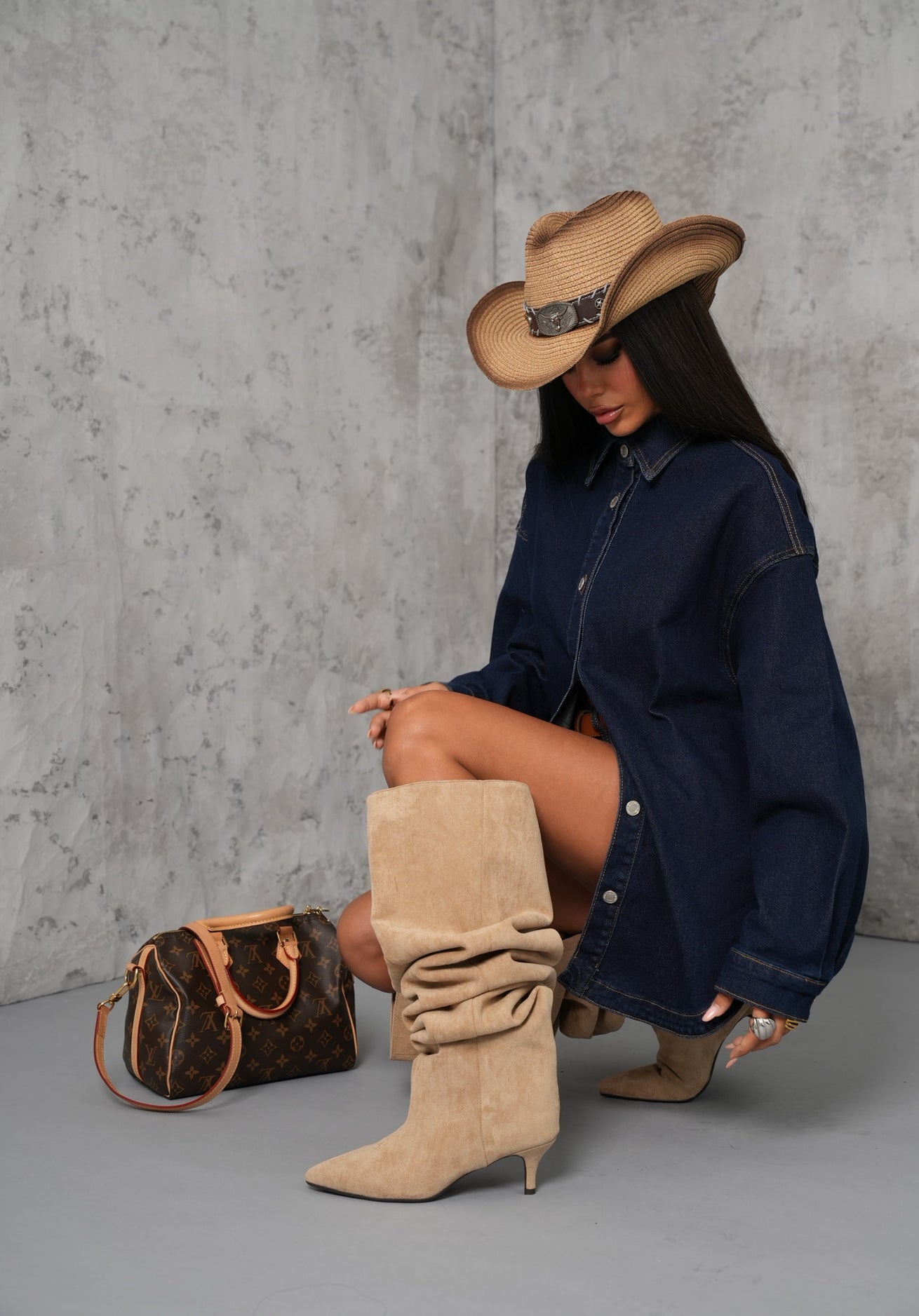 Stivali ecocamoscio Leona beige