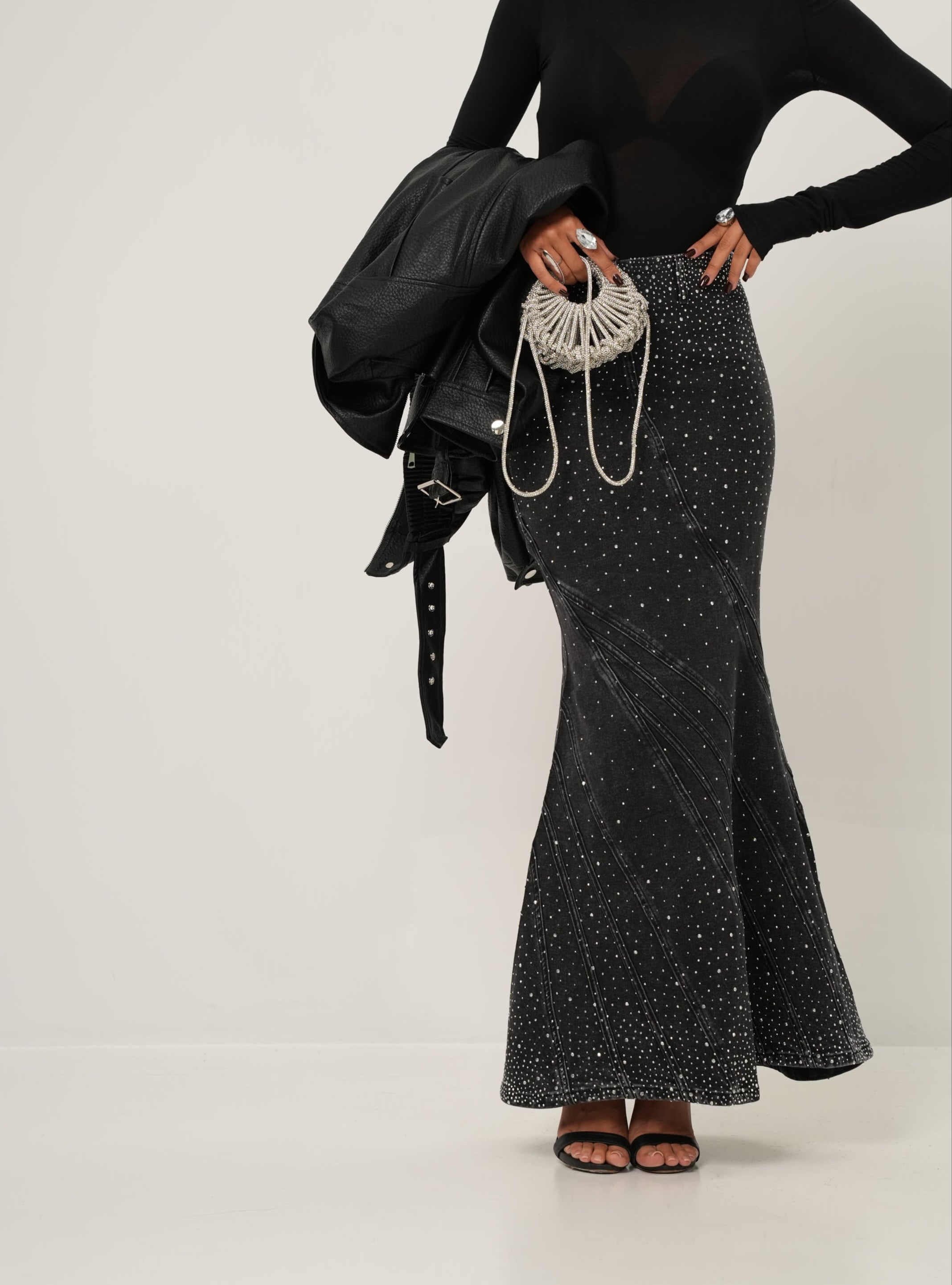 TORNA DOMENICA ore 21:00 Longuette strass Diamond nera