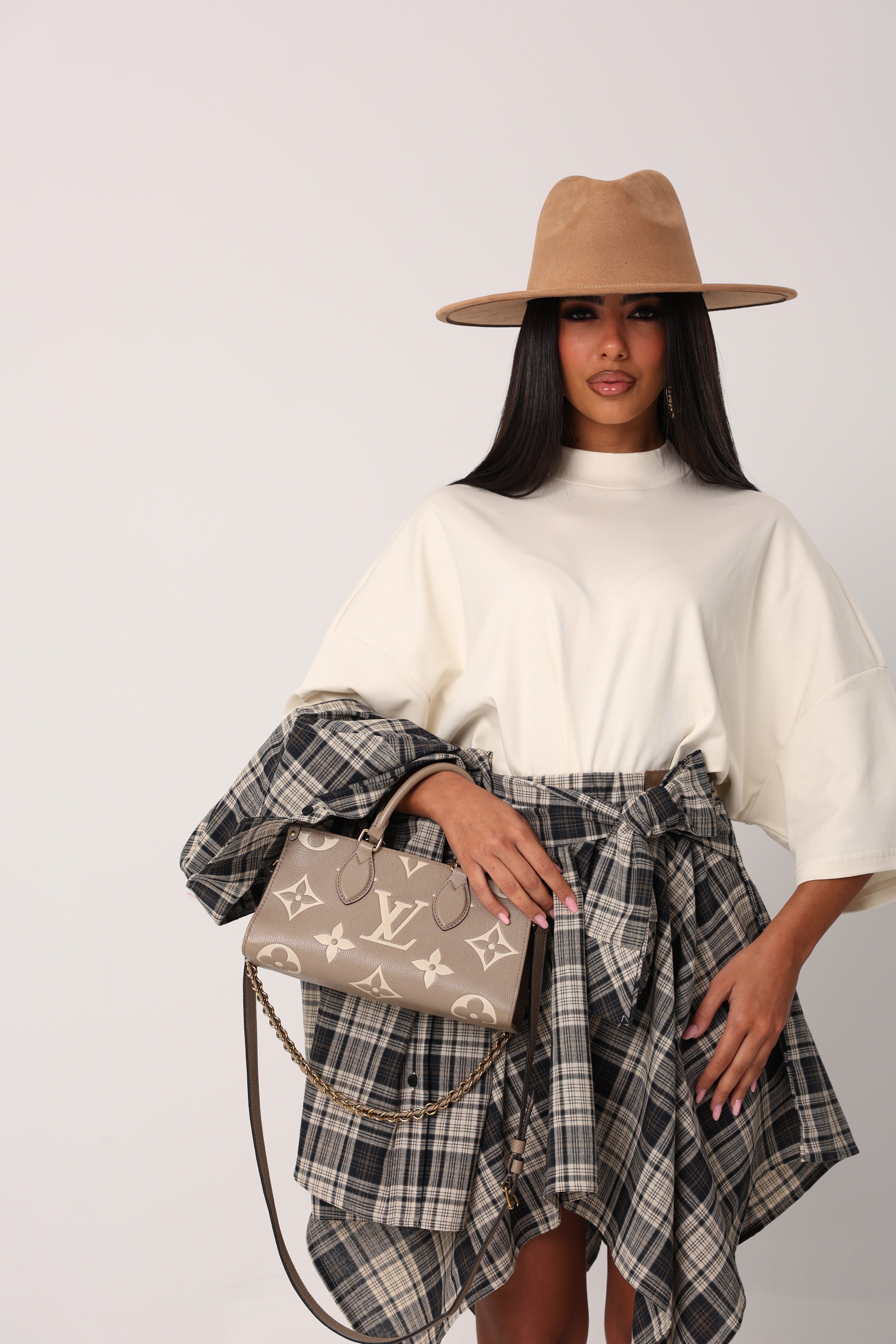 T-SHIRT OVER DANAE PANNA