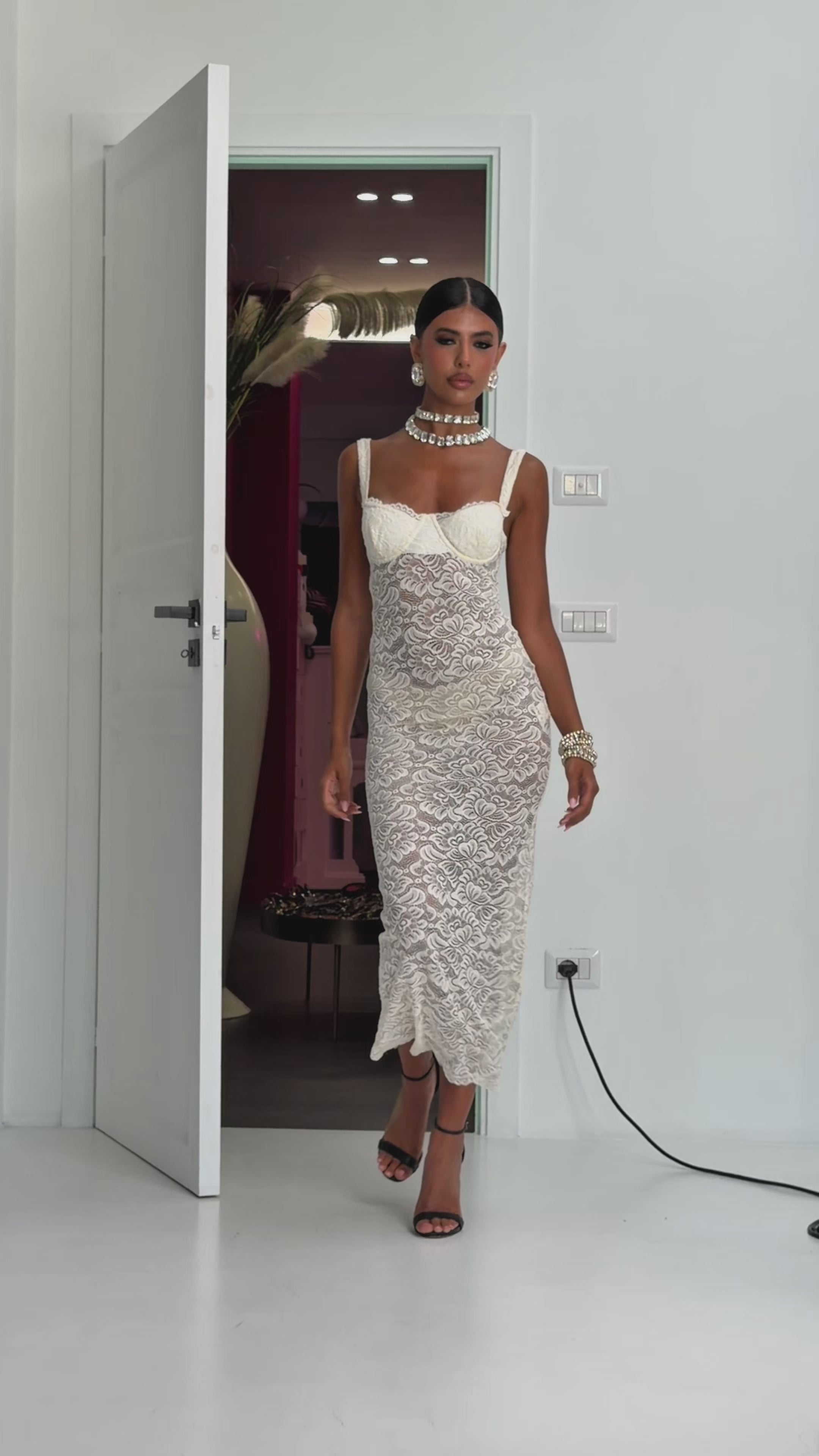 CREAM-COLORED LACE SHEATH DRESS BY MARZIA MANGO